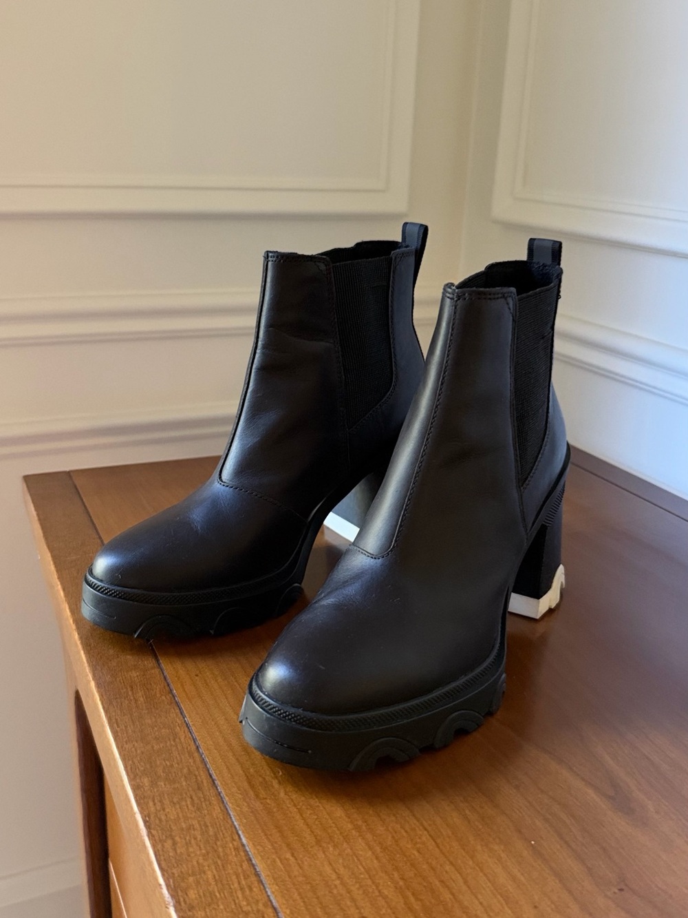 Sorel Black Leather Chunky Heel Chelsea Rain Boots - Women's